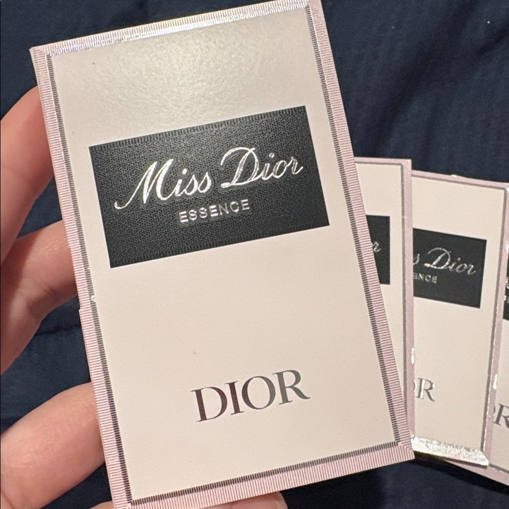 Bundle of 5 Dior essence parfum samples - Picture 2 of 4